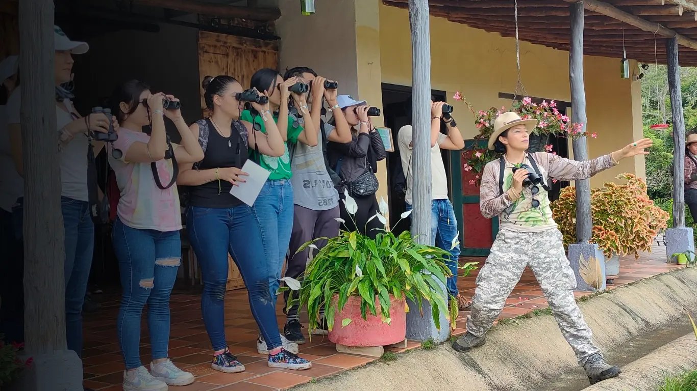 Jornada de turismo de observación de avifauna en bauen project