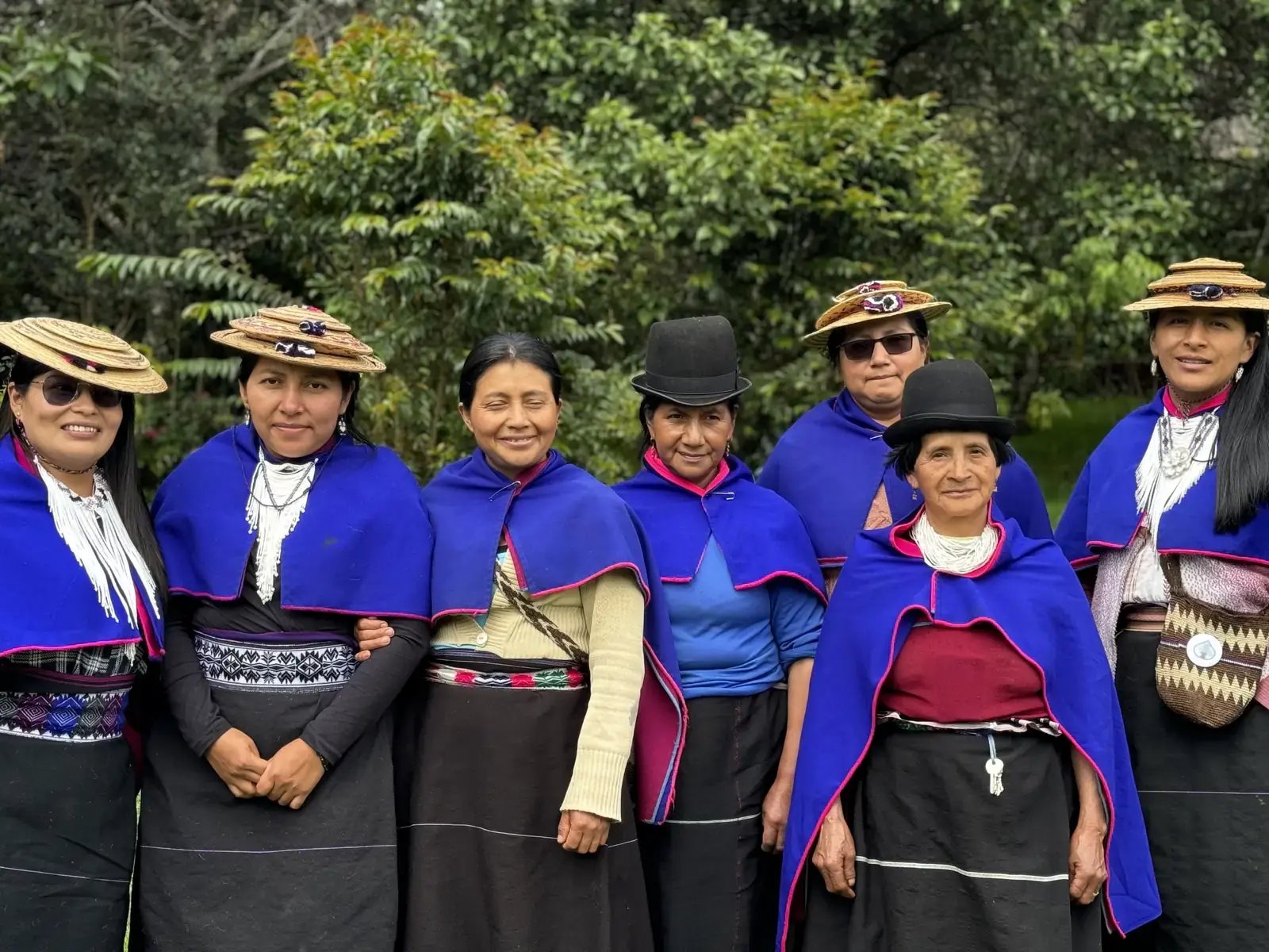 Mujeres del pueblo Misak con su vestido tradicional